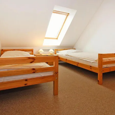 Vakantiehuis Grosszuegiges Fuer 18 Personen In Mirow